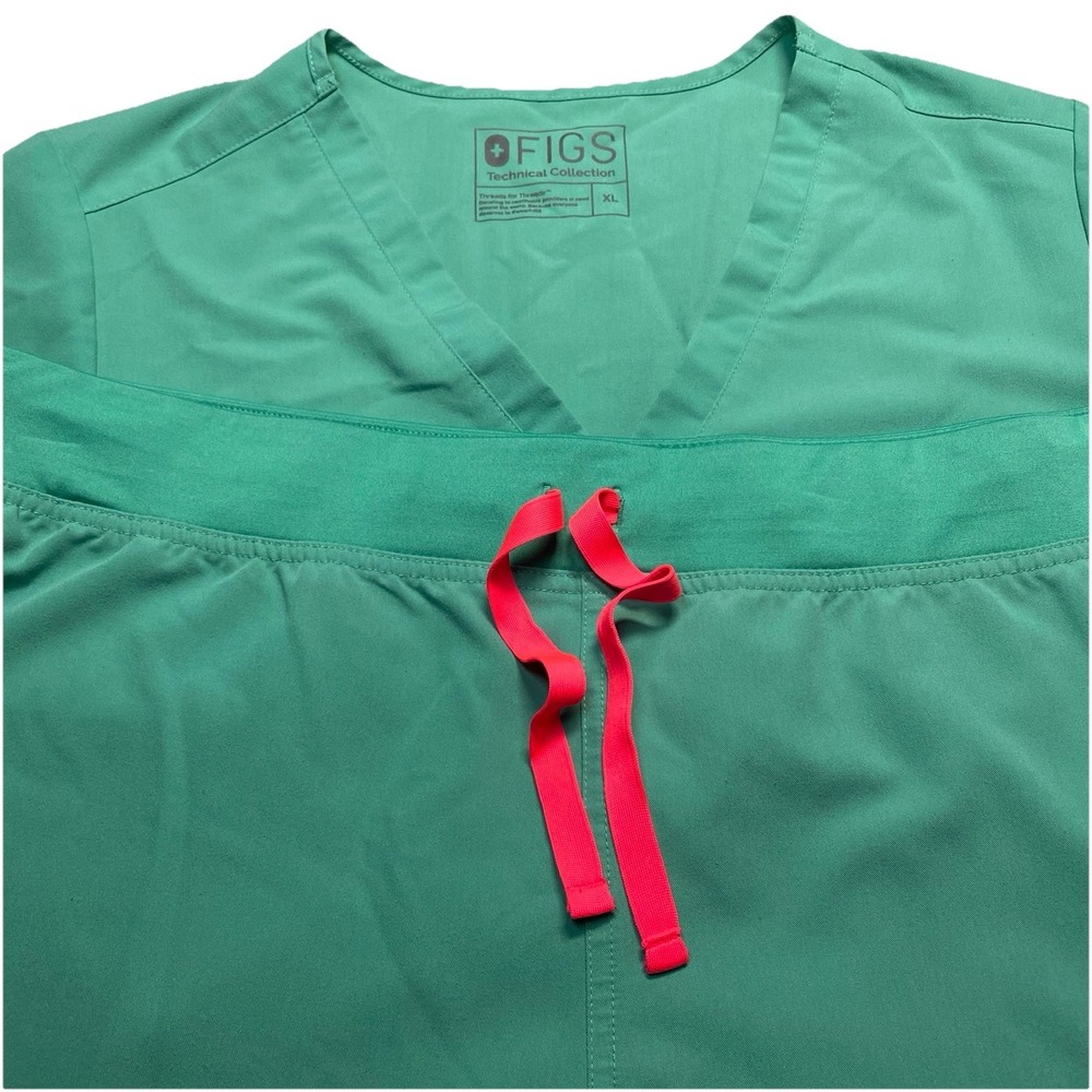 FIGS Surgical green scrub set.